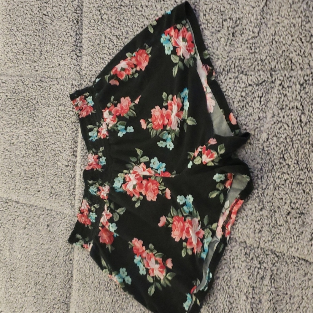 Shorts - Picture 2 of 2